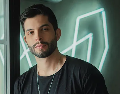 PlayHard, also known as Bruno Bittencourt, is a prominent figure in the Brazilian gaming community. Born and raised in Brazil